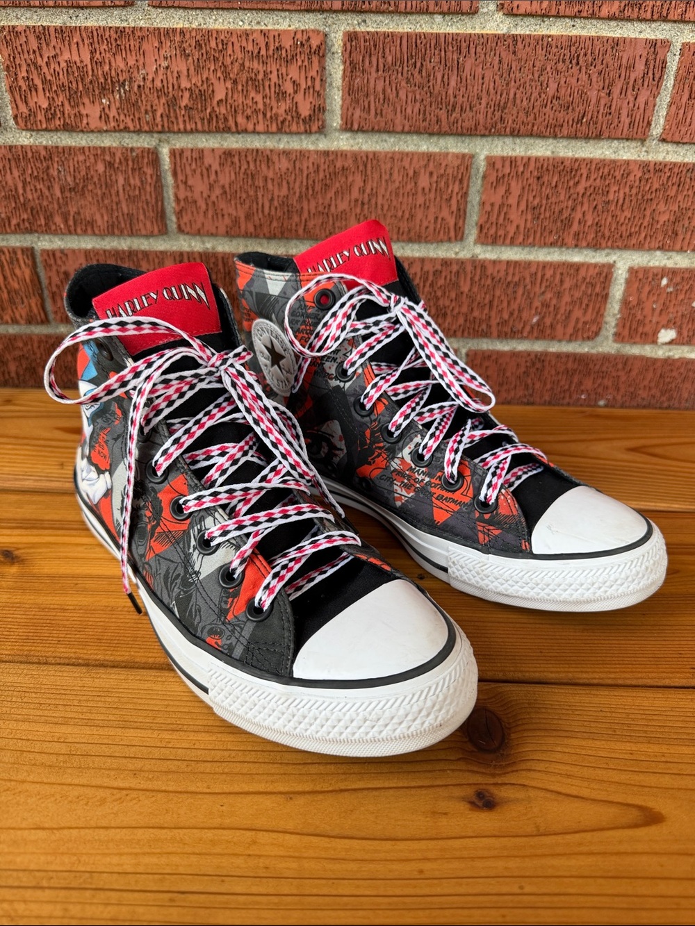 Converse Chuck Taylor All Star High-Tops - DC Comics Harley Quinn Red & Black